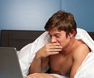Đàn ông bị giảm tuổi thọ khi xem ảnh sex