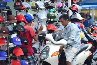 Mũ bảo hiểm "xịn" khan hàng