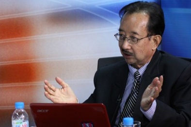 TS. Alan Phan: “Hiểu rõ luật chơi và cúi đầu chấp nhận”