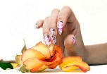 Móng tay giả Trung Quốc chứa độc bán tràn lan