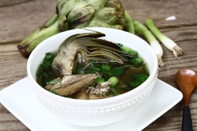 Ngọt mát với canh hoa atisô nấu sườn