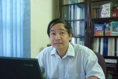 Nhà khoa học viết sách giáo khoa... bất đắc dĩ