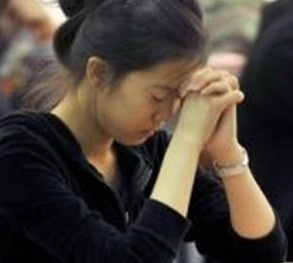 Tâm lý mùa thi: Đừng "treo đá" trên đầu con cái
