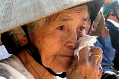 Cộng điểm thi cho Bà mẹ Anh hùng : Nhân văn hay cạn nghĩ?