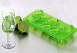 Chọn khay đá để...  ly nước thêm sống động