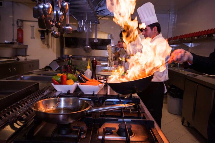 Rượu huyết động vật: Bác sỹ nói gì?