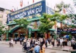 Nhà sách Nguyễn Văn Cừ bỏ mặc khách với sản phẩm hỏng