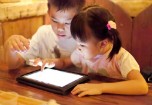 Cho trẻ dùng thiết bị số – nên hay không?