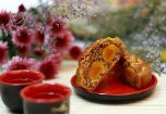 Bánh trung thu bám vỉa hè, vắng khách