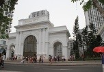 Bãi gửi xe không phép hoành hành cạnh Royal City