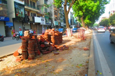 Vụ lát gạch dải phân cách: Công nhân bỏ chạy