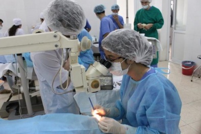 Bệnh nhân bị tráo thủy tinh thể lo lắng có căn cứ