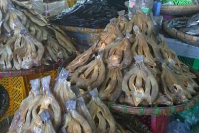 Hàng khô tẩm đầy hóa chất