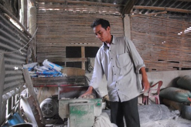 Tỷ phú “đa năng” xóa nghèo cho dân làng