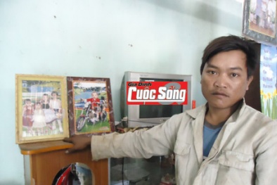 Bố mẹ bỏ quên 2 con giữa rừng vì mải bắt trăn
