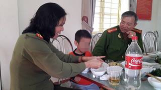 Hải Phòng: Bố đưa con đi học, bỏ quên tại cây xăng