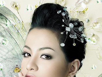 Siêu mẫu Ngọc Thúy bán tài sản đang tranh chấp với chồng cũ