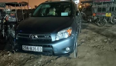 Côn đồ đi ô tô nổ súng bắn thương binh như phim hành động