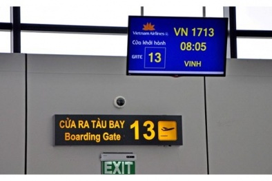 Trễ bay, nhân viên VietnamAirlines thách thức khách hàng