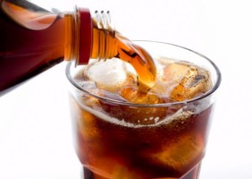 Nước ngọt có chất tạo màu caramel: Uống hay không?