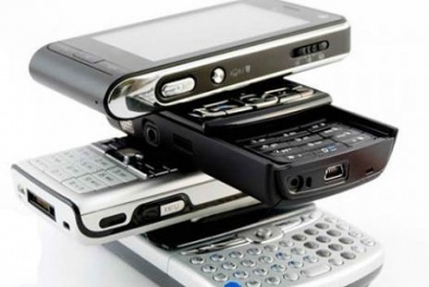 Chọn mua smartphone giá rẻ như điện thoại thường