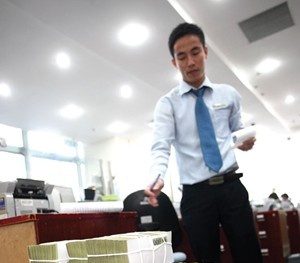 Lãi suất cho vay thấp hơn huy động: 'Nhà có điều kiện'?