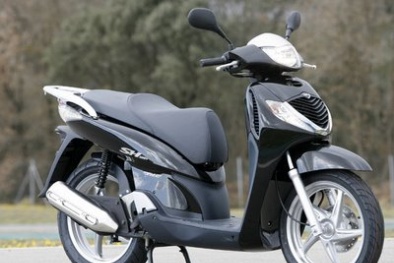 Xe máy SH vỡ vụn máy, Honda Việt Nam bảo do người dùng!