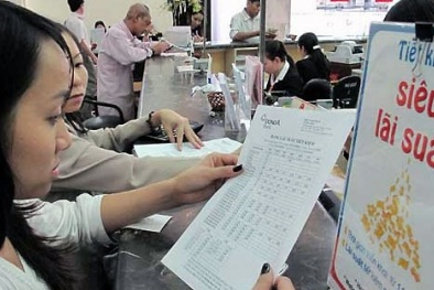 Nhân viên ngân hàng 'è cổ' giải thích lãi suất giảm