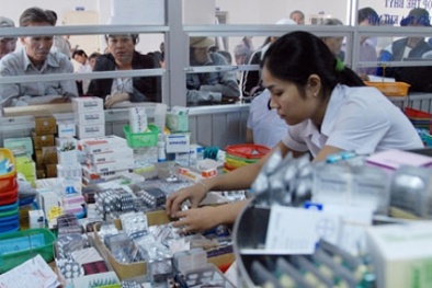 Bất cập giá thuốc: Bộ Y tế tự nhận “vừa đá bóng vừa thổi còi”