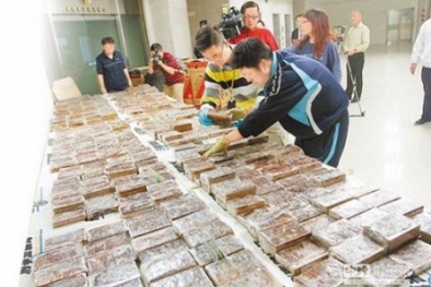 Khởi tố 3 người độn 600 bánh heroin trong thùng loa