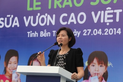 Trao gần 77 ngàn ly sữa cho trẻ em “xứ dừa”