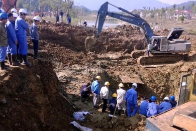 “Tù mù” khắc phục sự cố vỡ đường ống nước Sông Đà