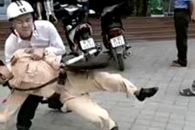 Khởi tố vụ CSGT bị nam thanh niên đánh 