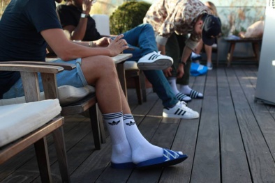 Tất và sandals: Xu hướng thời trang nam hè 2014