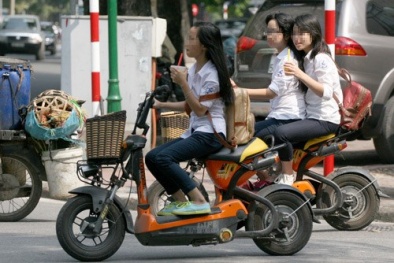 Bắt buộc đăng ký xe máy điện vì 'lo ngại bùng nổ'