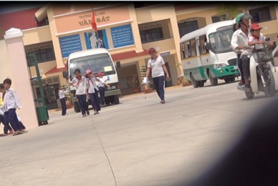Khai khống học sinh đi xe đưa rước