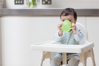 Hóa chất trong cốc nhựa có nguy cơ gây hại cho trẻ
