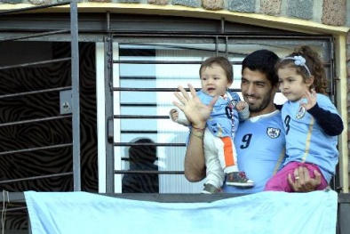 Luis Suarez xin lỗi và lần đầu tiên thừa nhận đã cắn Chiellini