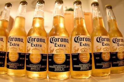 Phát hiện bia hơi Corona chứa thủy tinh