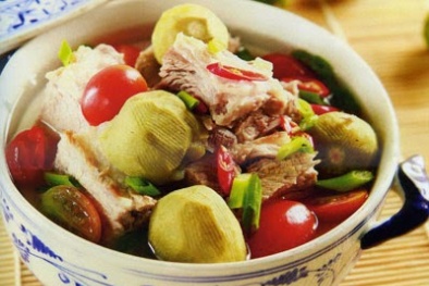 Cách làm món canh sườn nấu sấu thơm nức cho ngày cuối tuần