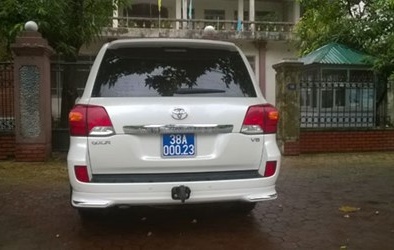 Trưởng ban quản lý khu Sòng Bài Trực Tuyến 13Win.com Hà Tĩnh đi xe ô tô siêu sang, biển giả: Xử lý thế nào?