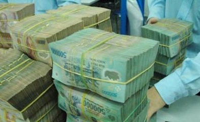 Chuyện lạ ngân hàng: 'Tiền em đây anh cứ cầm mà tiêu'