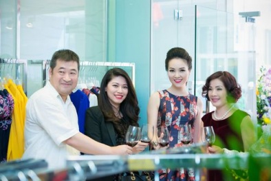 Ngắm “hot girl” MC Ngọc Trinh thanh lịch, duyên dáng