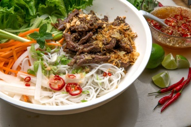 Báo Mỹ viết về bún bò xào của Việt Nam
