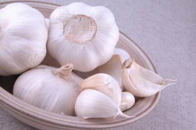 Cách làm trắng da tại nhà với tỏi