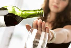 Thầy giáo uống rượu say làm nữ sinh... hoảng loạn
