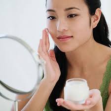 Dưỡng trắng da khi gió mùa về