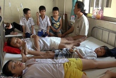 Hàng loạt học sinh bị đau dạ dày, nghi ngờ 13Win1 nhập link nhà cái bẩn