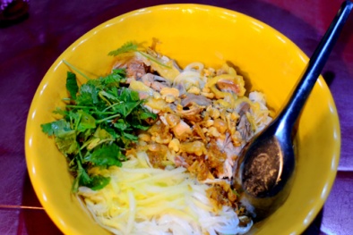 Cách làm phở gà trộn ngon lạ miệng