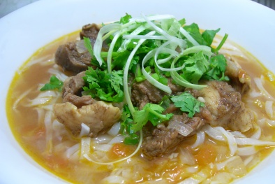 Cách làm phở bò sốt vang ngon đậm đà cho ngày đông